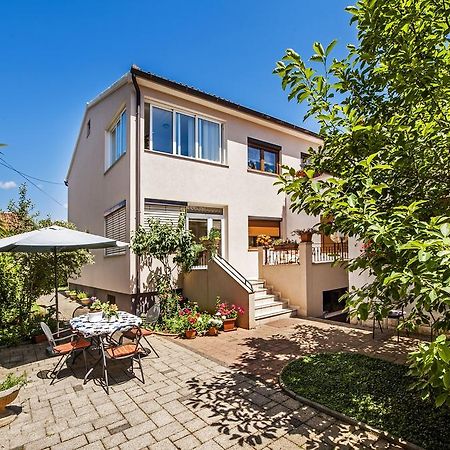 Apartments Karmen 로비니 외부 사진