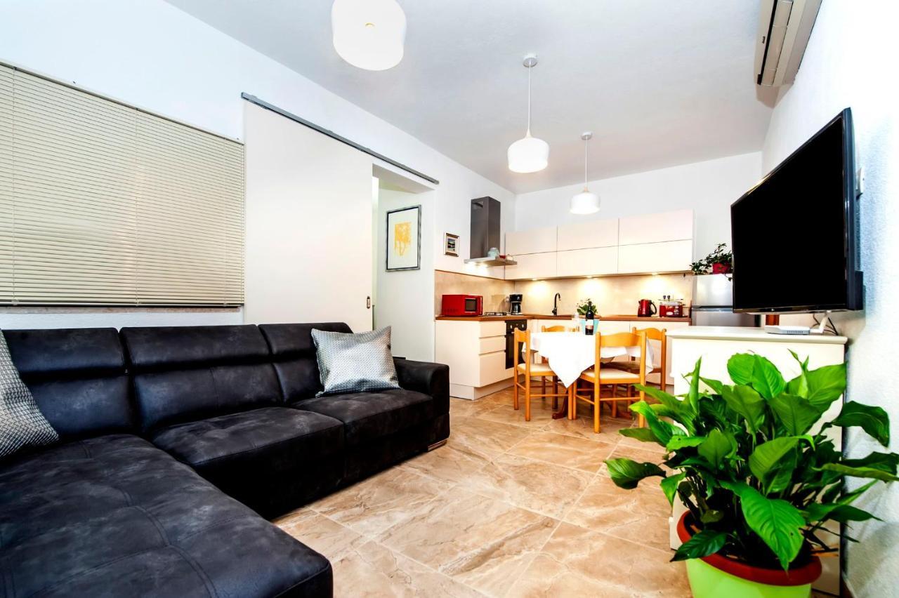 Apartments Karmen 로비니 외부 사진