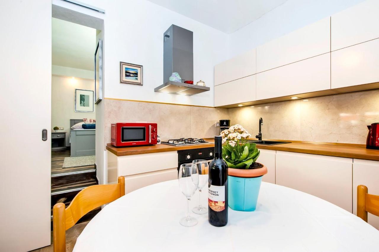 Apartments Karmen 로비니 외부 사진