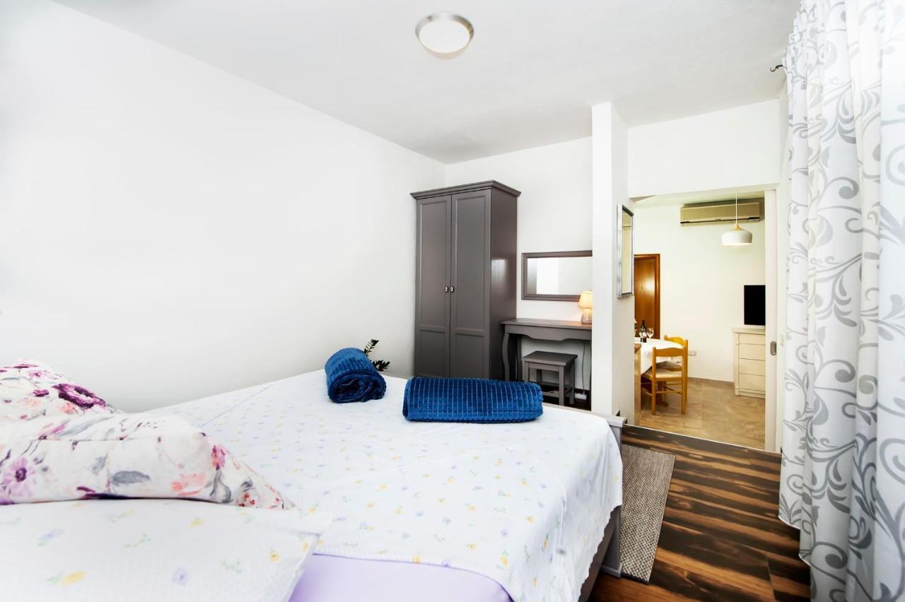 Apartments Karmen 로비니 외부 사진