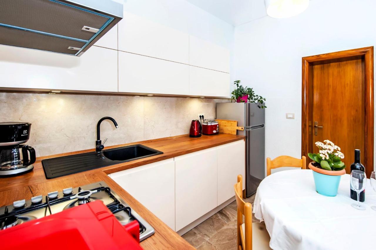 Apartments Karmen 로비니 외부 사진