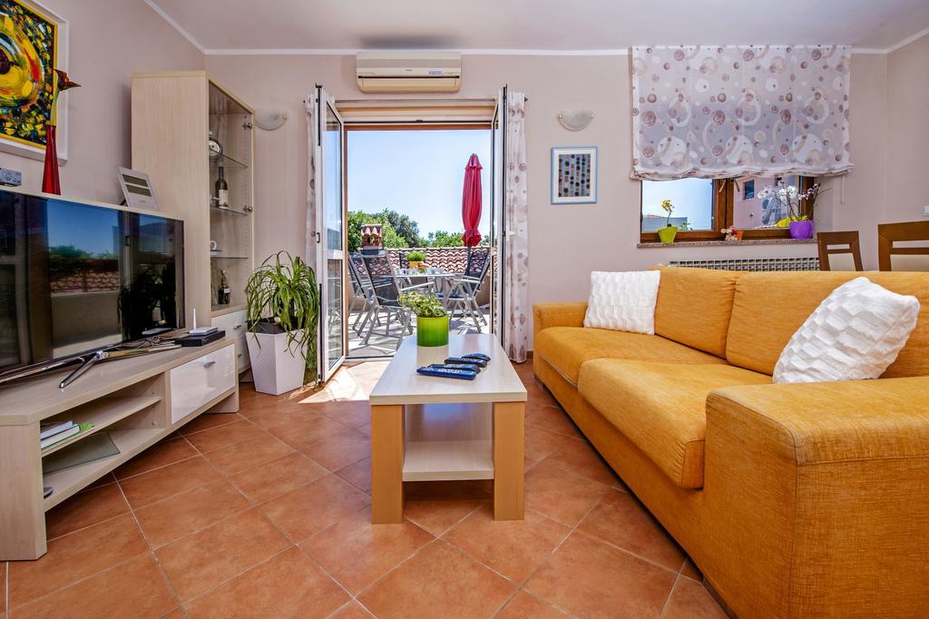 Apartments Karmen 로비니 외부 사진