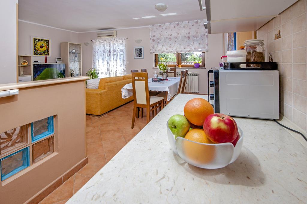 Apartments Karmen 로비니 외부 사진