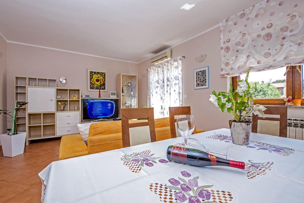 Apartments Karmen 로비니 외부 사진