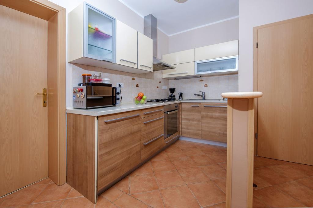 Apartments Karmen 로비니 외부 사진