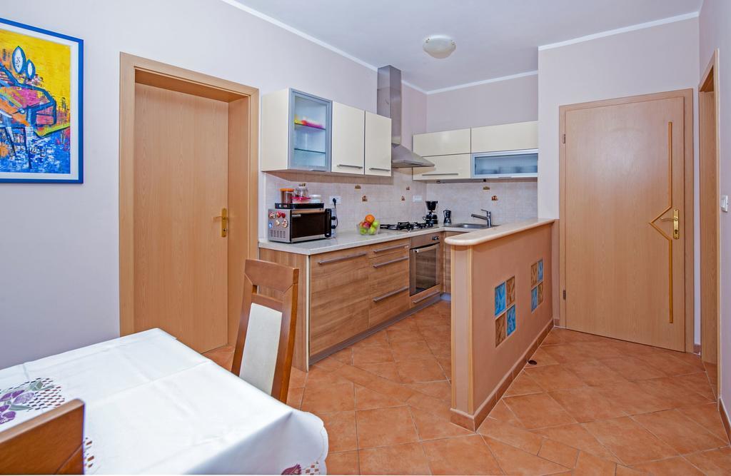 Apartments Karmen 로비니 외부 사진