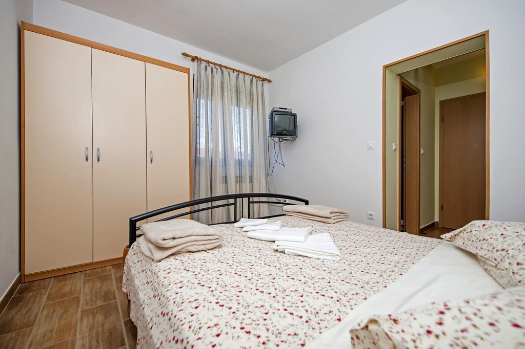 Apartments Karmen 로비니 외부 사진
