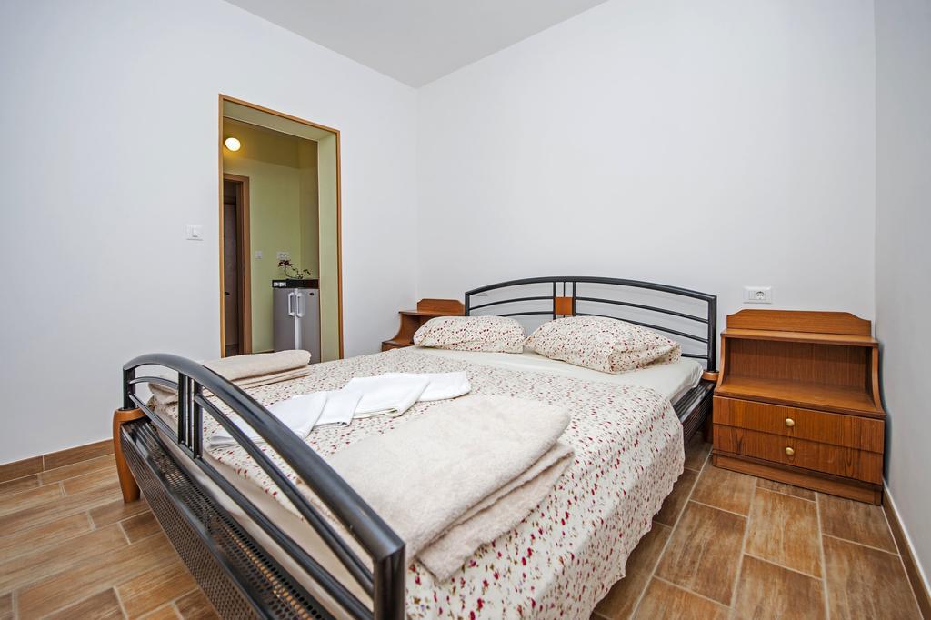 Apartments Karmen 로비니 외부 사진