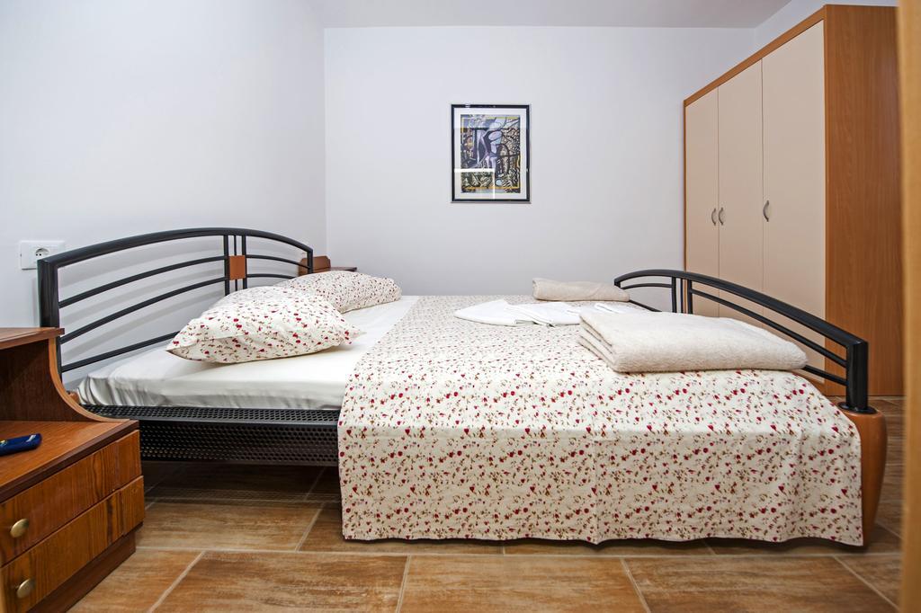 Apartments Karmen 로비니 외부 사진