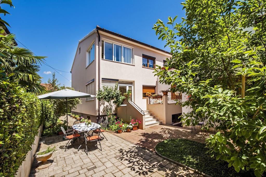Apartments Karmen 로비니 외부 사진