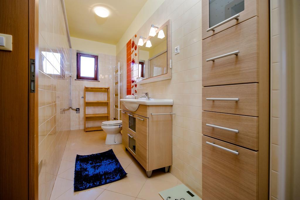 Apartments Karmen 로비니 외부 사진