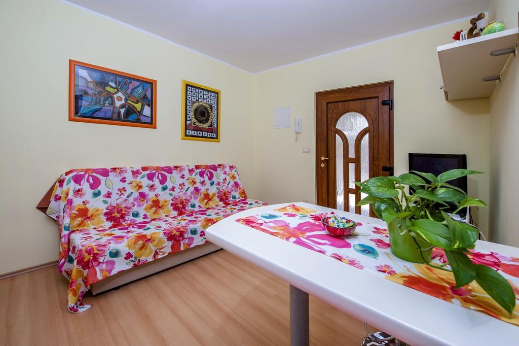 Apartments Karmen 로비니 외부 사진
