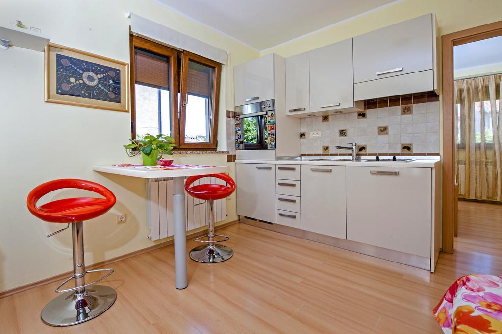 Apartments Karmen 로비니 외부 사진