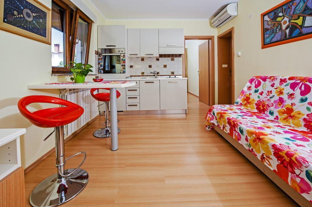 Apartments Karmen 로비니 외부 사진