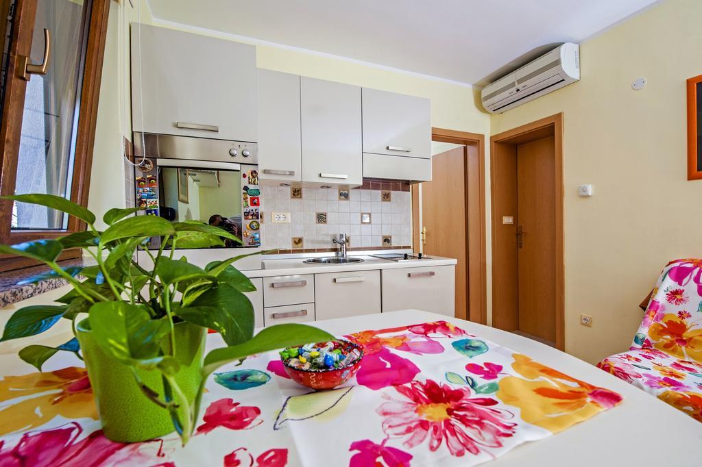 Apartments Karmen 로비니 외부 사진