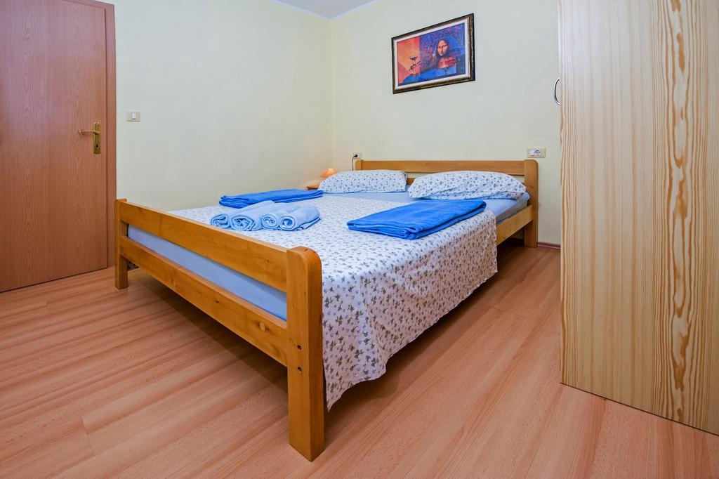 Apartments Karmen 로비니 외부 사진