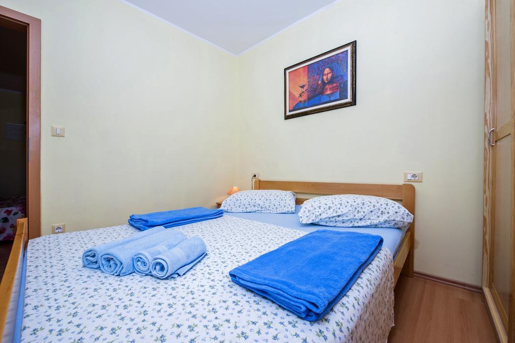 Apartments Karmen 로비니 외부 사진